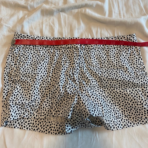 H&M Patterned Shorts - Picture 3 of 3